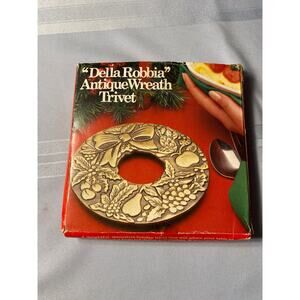 Della Robbia VTG Wreath Trivet 6 in round with bow and fruit design Heavy metal